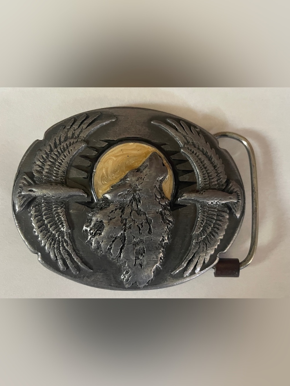 Howling Wolf Metal Belt Buckle in Silver with Gold Accent